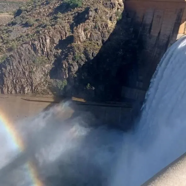 Viesnīca OppiDam Gastehuis pilsētā Vanderkloof