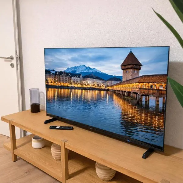 Central 3-Room Apartment in Luzern for up to 6 Guests, hotel v mestu Luzern