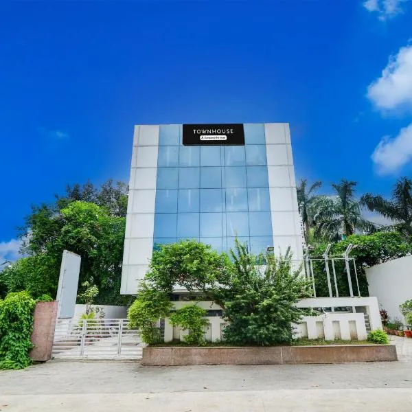 Townhouse Nagpur Airport Formerly Flora Inn, ξενοδοχείο σε Dhantoli