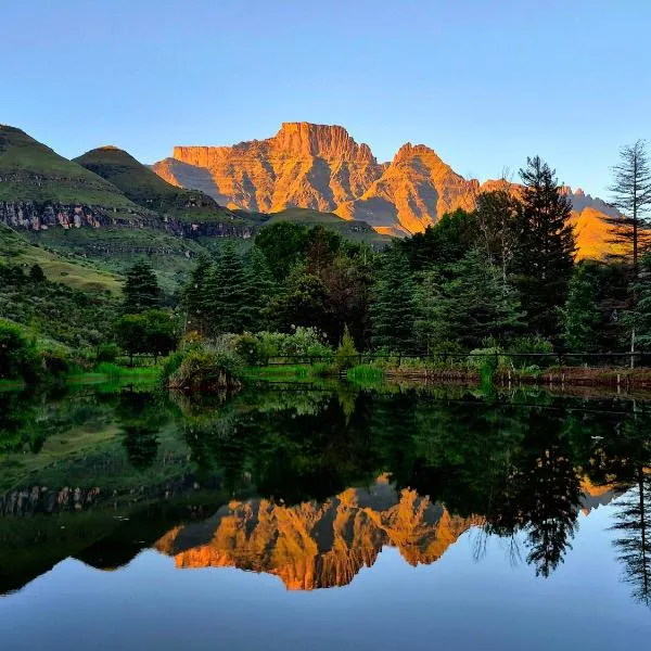 Champagne Castle Hotel، فندق في Champagne Valley