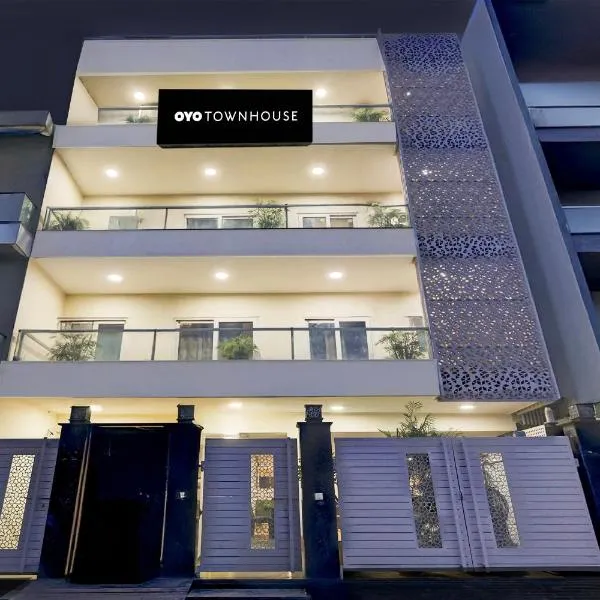 Super Townhouse Hotel Sec- 54 Golf Course Road、グルガオンのホテル