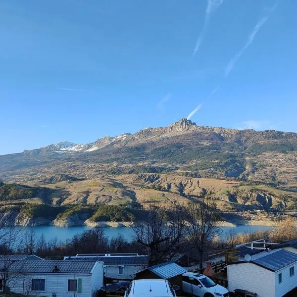 Bungalow/chalet (HLL) à Serre Ponçon, proche stations de ski, hotel v mestu Pontis