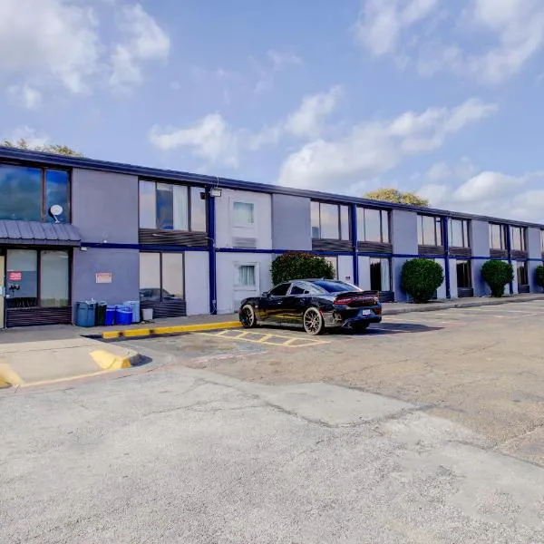 Capital O Duncanville Tx, hotel u gradu Dankanvil