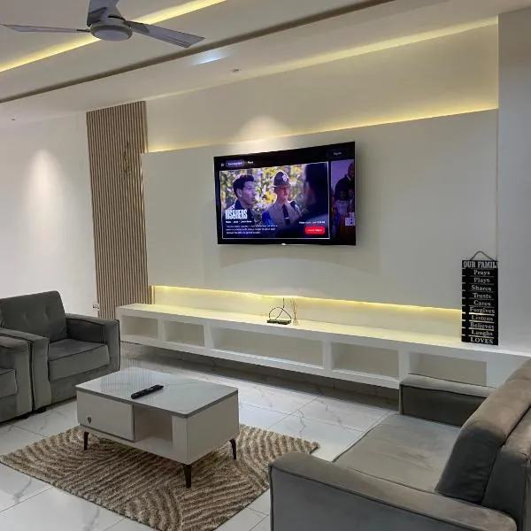 1BR Ultra Modern Apartment in Gbawe, hotel em Gbawe