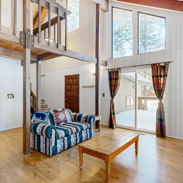 < 2 Mi to Tahoe Donner Ski Resort: Serene Retreat, hotel em Armstrong