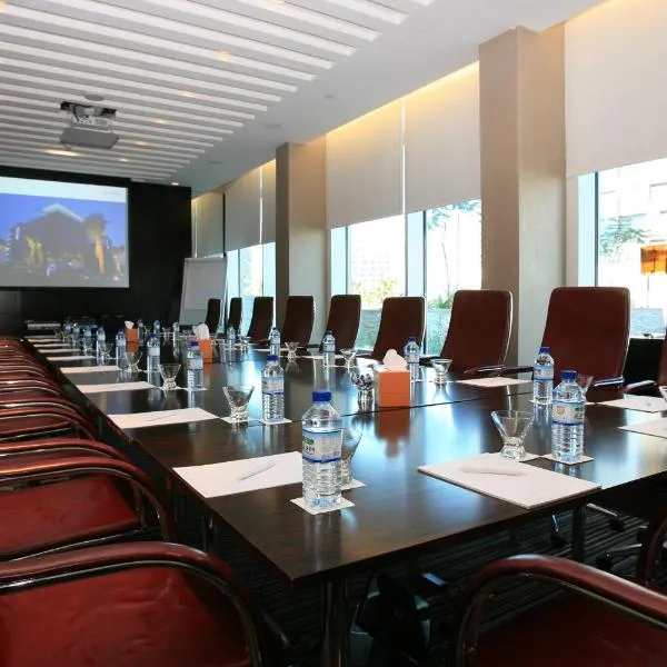 Yas Plaza Circuit by IHG, khách sạn ở Abu Dhabi