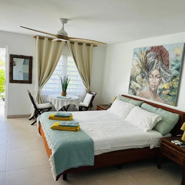 Deja-Blue studio-pool, hotel em Simpson Bay