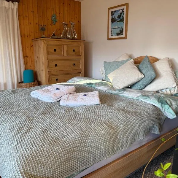 Chalet la Licorne - Cozy Alpine Hideaway in Diogne, отель в Кран-Монтана