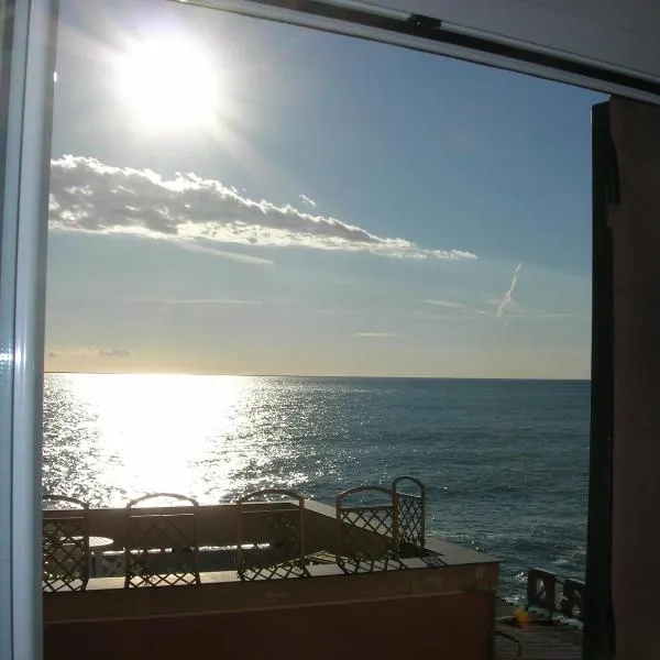 Romantic Sea View Flat in Genova, hotel v Janově