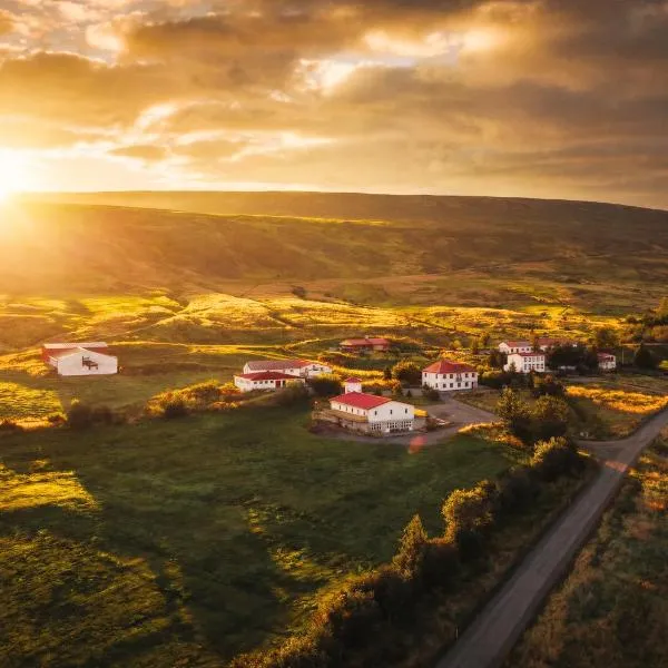 Aurora Farm Hotel: Laugar şehrinde bir otel
