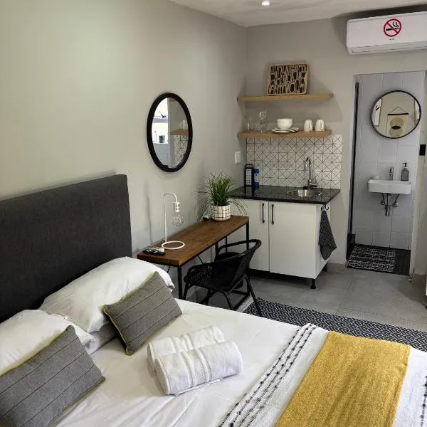 Lucky13 Guesthouse 145 Trematon Drive, hotel in Durban