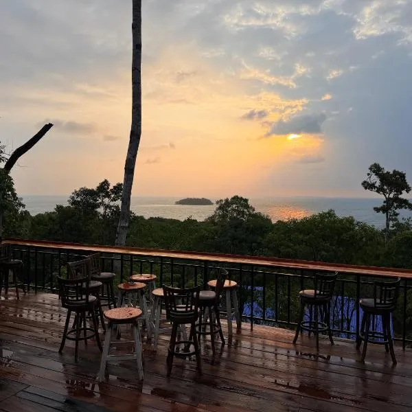 Hillside Hostel & Bungalows โรงแรมในKoh Rong