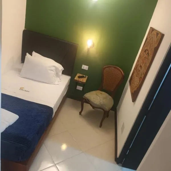 Casa Los Naranjos Hostal，位于麦德林的酒店