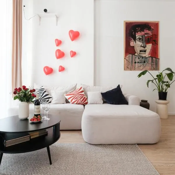 oompH Berlin 3BR Apt with Light Tones and Artwork, hotell Berliinis