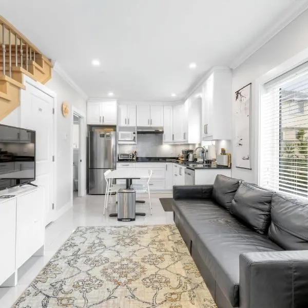 New laneway house near Airport, World Cup stadium, Downtown, UBC, khách sạn ở Vancouver