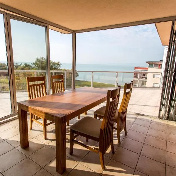 Luxury Apartment Hotel Siófok、シオーフォクのホテル