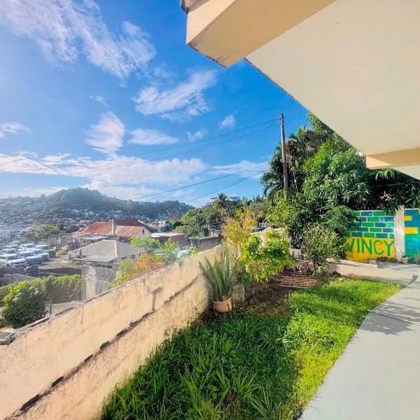 5 mins walk from Kingstown! - McKies Hill Suite #1 - Your Home Away from Home, hotel din Kingstown