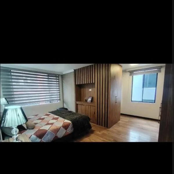 Suite moderna y confortable al lado del Hotel Finlandia、キトのホテル