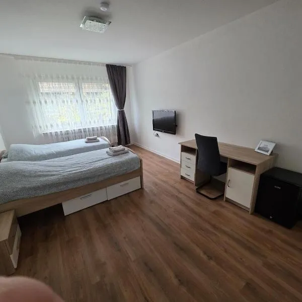 3-Zimmer Wohnung - 3 OG, hotel a Duisburg