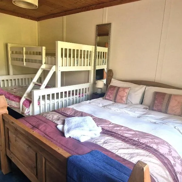 The Cosy Cabin, khách sạn ở Swinford