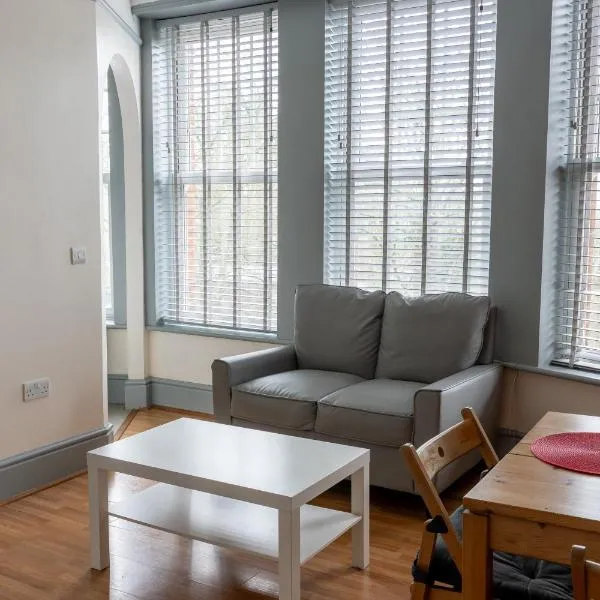 Studio apartment next to Highgate tube station, Hotel in London