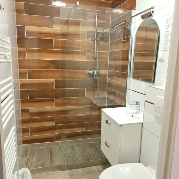 Gospoda PRL Jedlina zdrój, hotel u gradu Jedlina-Zdroj