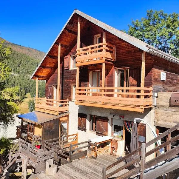 Chambre d'hôtes Chalet AILLEURS, hotel in Molines-en-Queyras