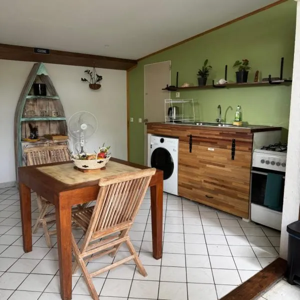 Bungalow cosy -2 min walk to beach -calme & confort, hotel a Punaauia