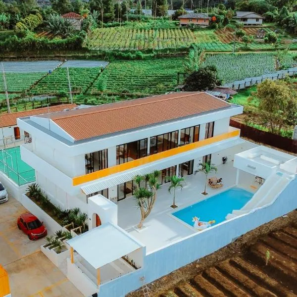 Villa Fortuna - CENDANA #Puncak Bogor, hotel en Situ 2