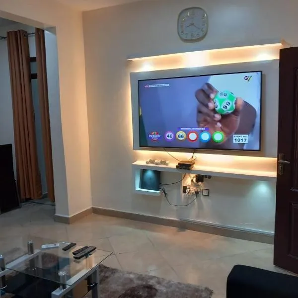 Sleek 2BR Apt-Wifi-DSTV-Netflix-24h Security, hotelli kohteessa Kumasi