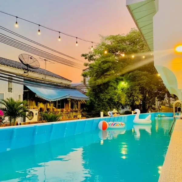 Easy Monday Pool Capsule Hotel - Old Town Bangkok, hotel em Bangkok