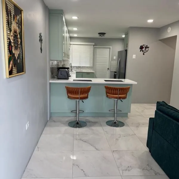 Dalleos Getaway, Hotel in Tacarigua