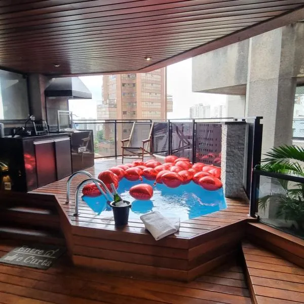 Morumbi, Apartamento Pub, SPA com hidromassagem, PISCINA Aquecida PRIVATIVA, LAREIRA, tudo que você precisa para descansar, trabalhar ou realizar aquela comemoração! Com total conforto e PRIVACIDADE! O Apt Nota 10 de SP!, hotel in São Paulo
