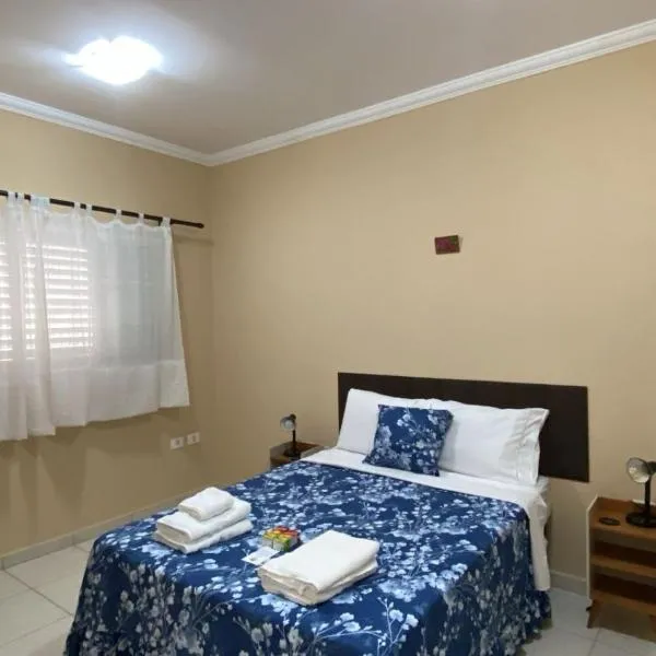 Maravilhosas Suítes e Lofts Casa das Flores no Centro de Assis SP-Brasil, hotel em Assis