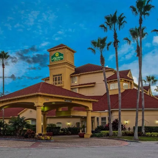 La Quinta by Wyndham Orlando Airport - On Property Food Trucks & Free Airport Shuttle!, хотел в Орландо