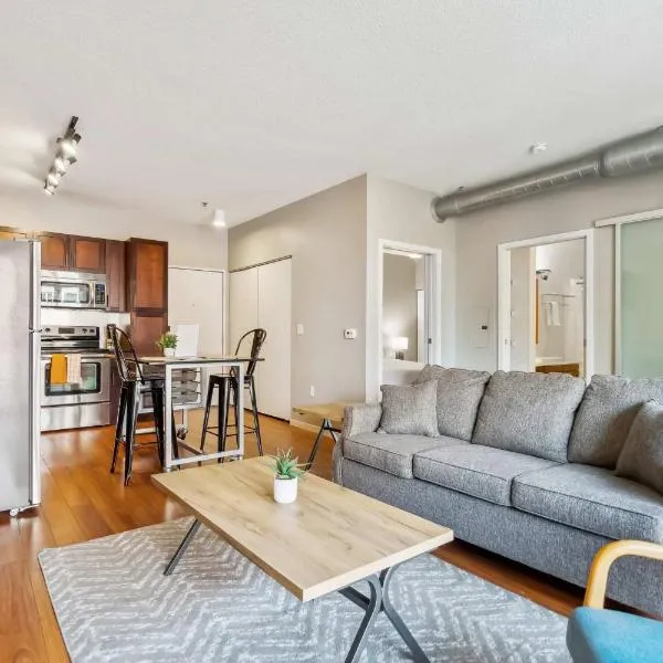 CozySuites 2BR Mill District with pool, gym #04, ξενοδοχείο στη Μινεάπολη