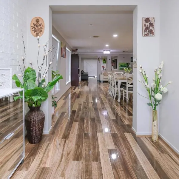 Gem Home in Peppercorn Estate, Hotel in North Bendigo Junction