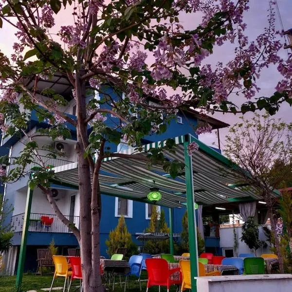 Paradise House، فندق في باموكالي