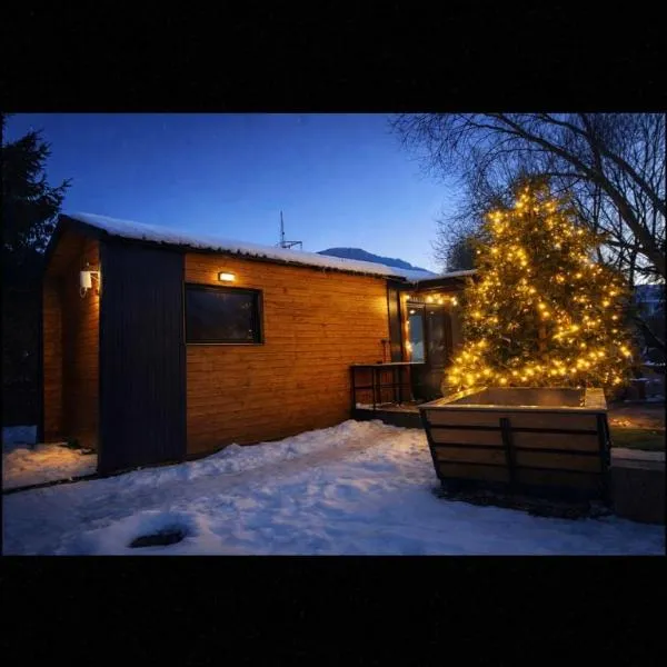 Chatka pod Hrdošnou skalou, hotel em Komjatná