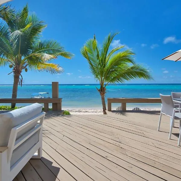 Incredible Beach Front Villa!, hotel di George Town