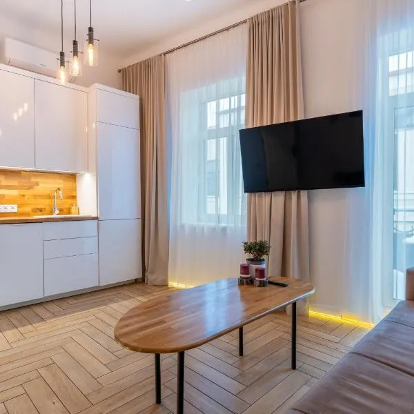 Picturesque Old Town Apartment with Charming Balcony, hotel em Kaunas