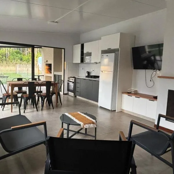 La Hojarasca, Hotel in Termas de Guaviyu