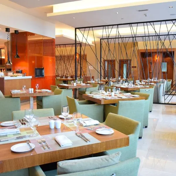 Yas Plaza Marina by IHG, hotel em Abu Dhabi