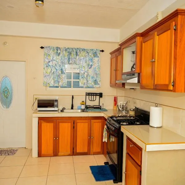 Cozy one Bedroom Apartment Garden side, hotel in Lambeau