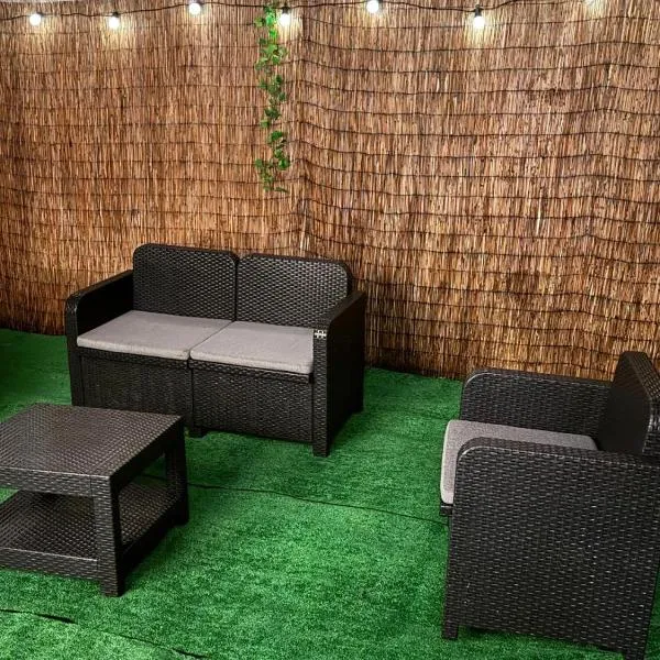Appartement terrasse WIFI Chaines cablées 4 pers fac de droit Lille Moulins, Hotel in Lille
