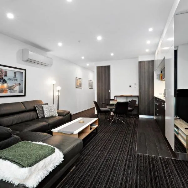 A tale awaits - Just steps from trendy cafés, and lively bars, hotel Melbourne-ben