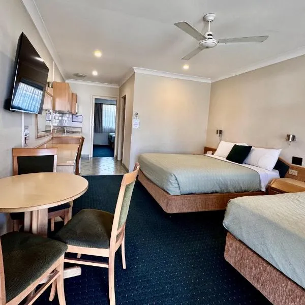 Colonial Terrace Motor Inn, hotel sa Raymond Terrace