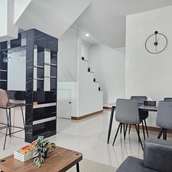 Hatyai Luxe Stay Private Family House near Hat Yai Park, hotel u gradu Hat Jai
