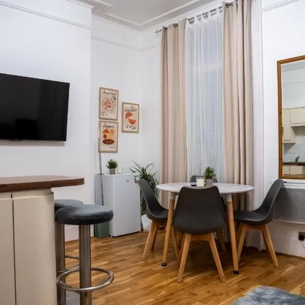 Modern 1-Bed South Bank, 4-Min Walk to Waterloo, hotel sa London