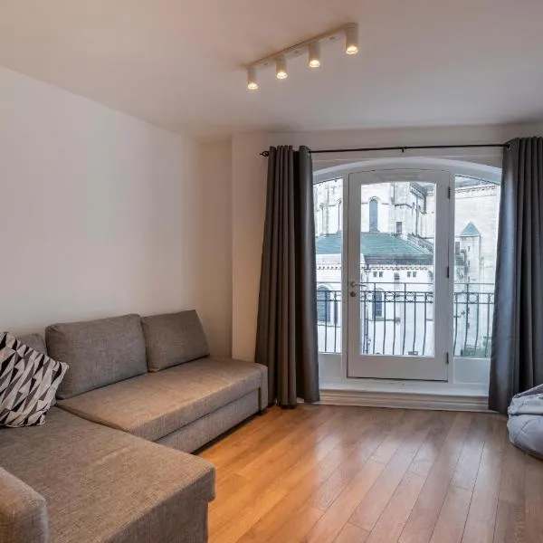 Cathedral Views 2BR Central Belfast Sleeps 6: Belfast'ta bir otel